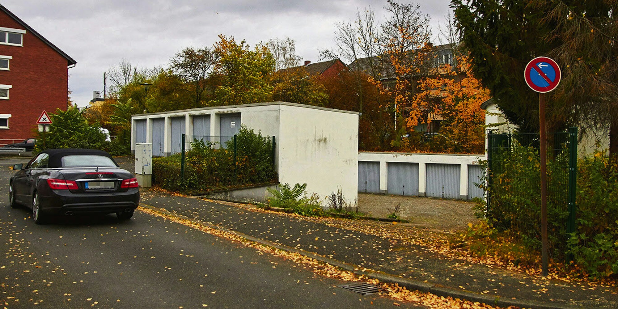Der Garagenhof mit 27 Stellplätzen soll abgebrochen und mit einem Mehrfamilienhaus mit elf Wohnungen bebaut werden.