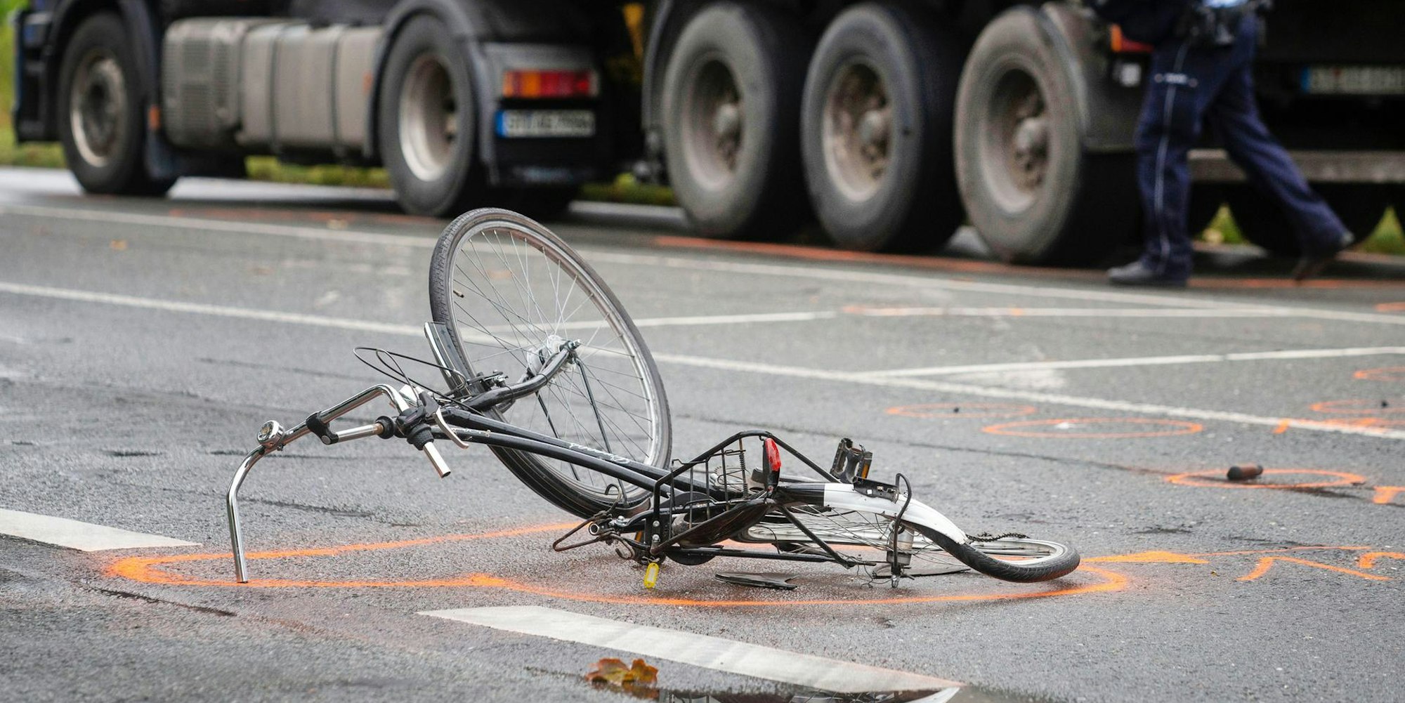 Radfahrer Unfall Symbol dpa