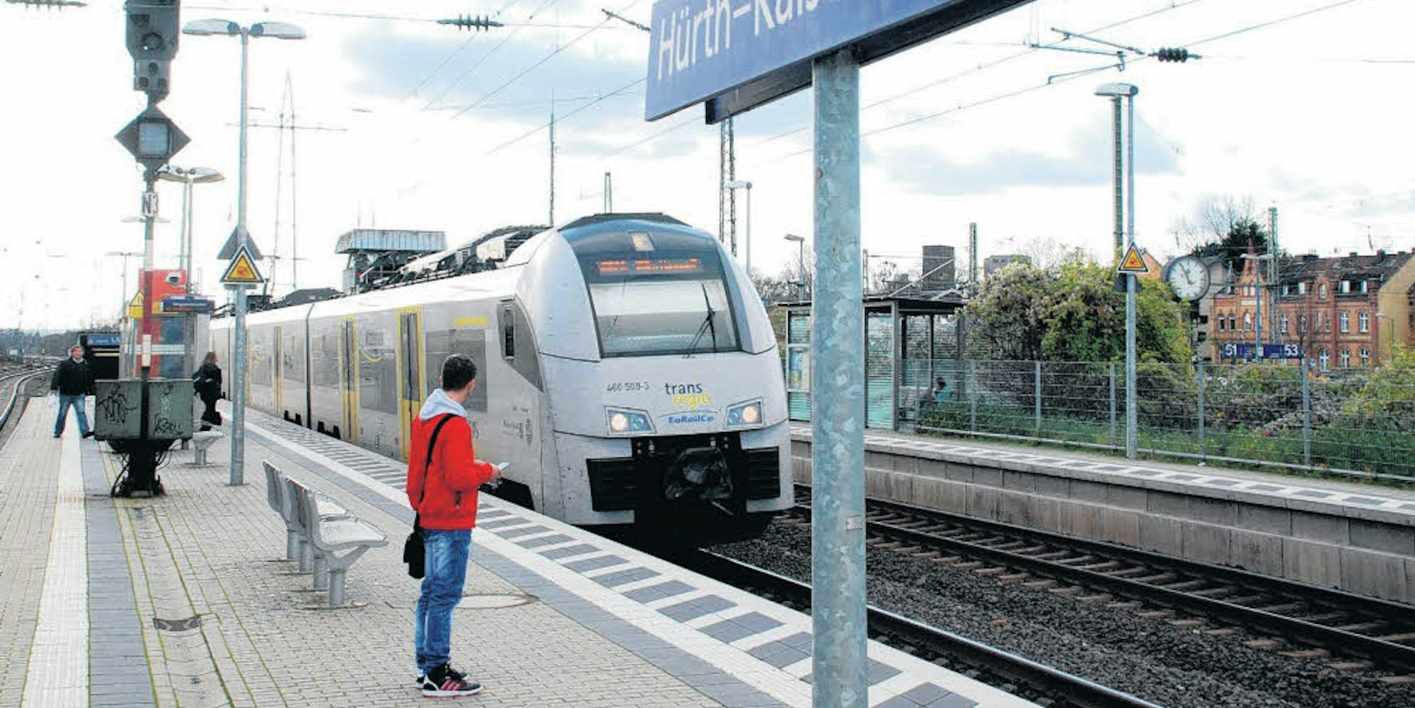 Ausgebaut werden soll das Nahverkehrsangebot am Bahnhof in Kalscheuren. Auf Barrierefreiheit warten die Hürther noch.