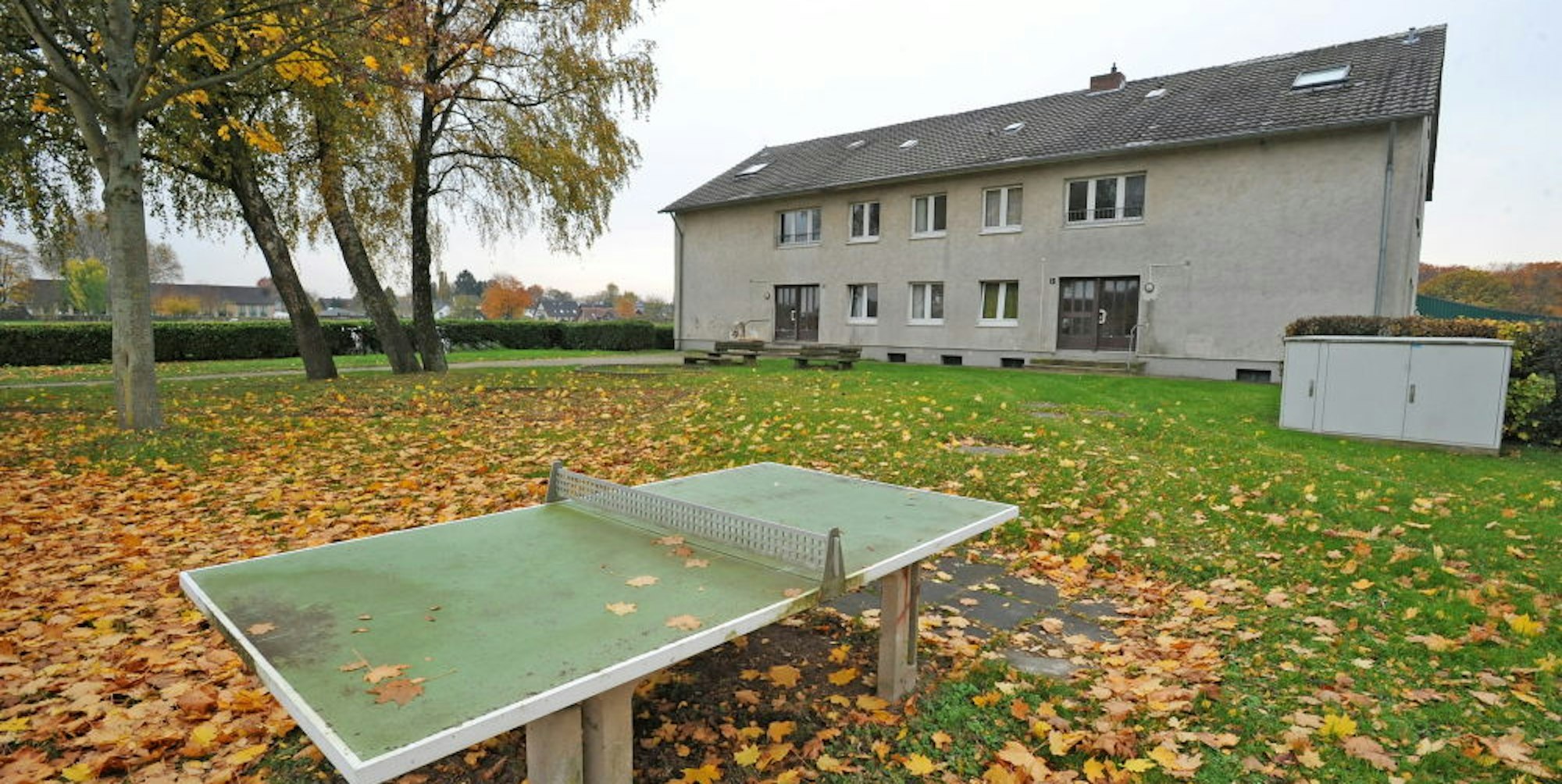 Der einsame Standort des maroden Wohnheims in Oberschmitte galt immer schon als kritisch.