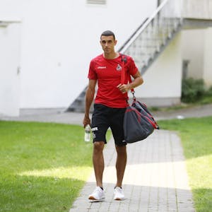 Der Eindruck täuscht: Ellyes Skhiri packt beim 1. FC Köln nicht seine Sachen.