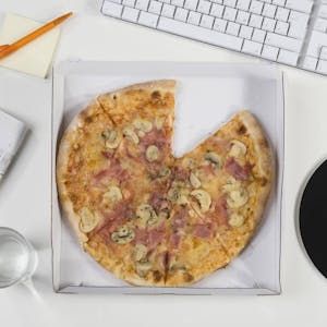 Pizza am Schreibtisch