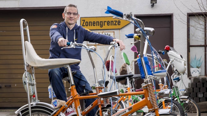 Die meistgewählte Farbe ist Orange: Christoph Dieckmann baut seit 20 Jahren Bonanza-Räder aus Originalteilen.