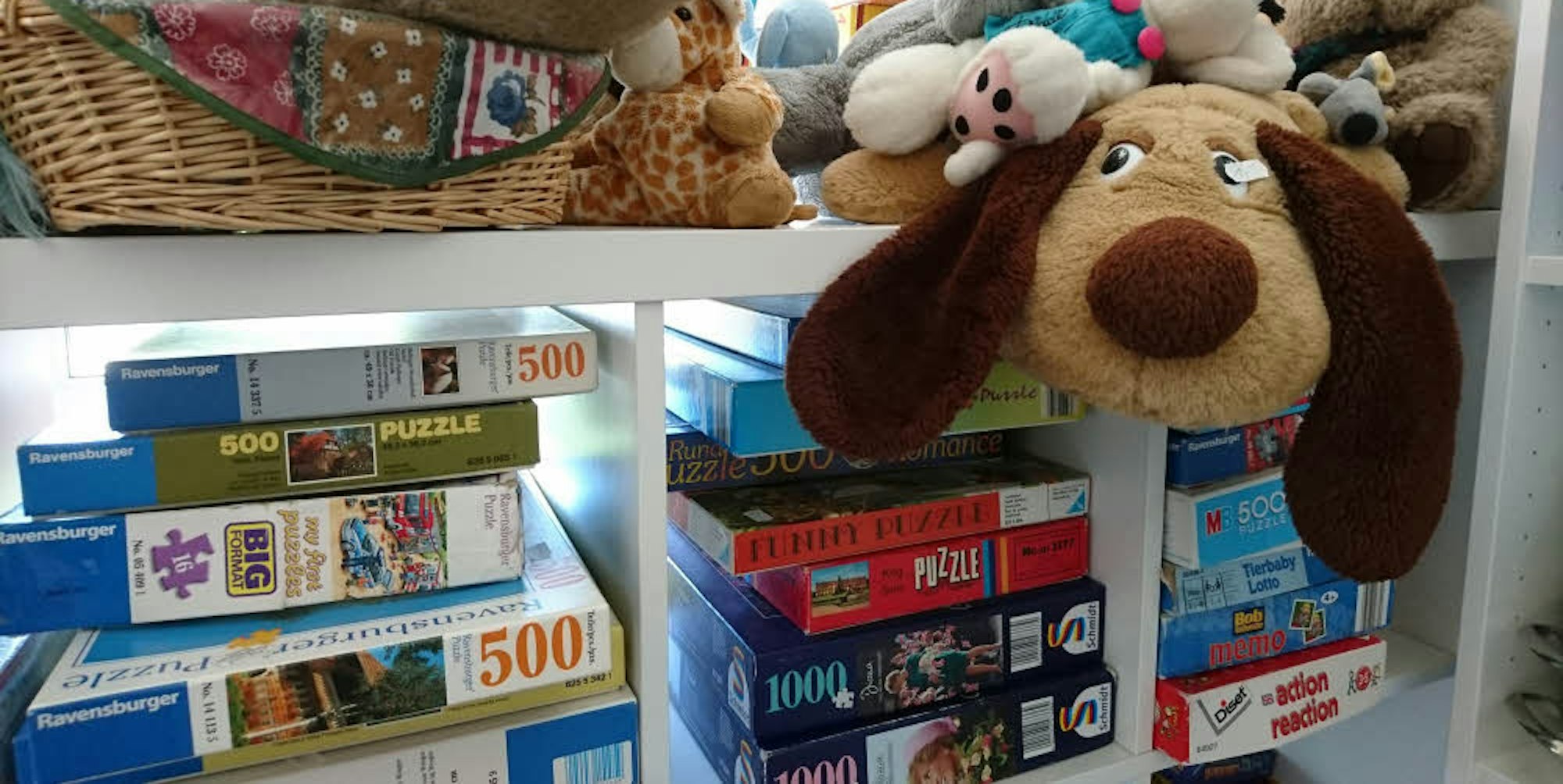 Puzzles, Brettspiele und Stofftiere gehören zum Angebot des Lechenicher DRK-Stöberstübchens. Es veranstaltet jetzt einen Sommertrödel.