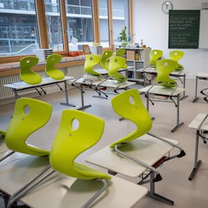 Schule-Stühle