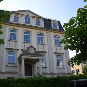 Die Herrichtung des Interimsquartiers der Erich-Kästner-Realschule wird teurer als gedacht.