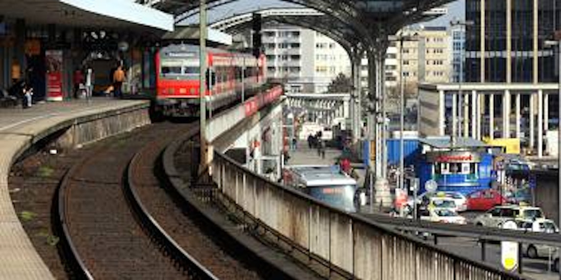 Der S-Bahnsteig des Kölner Hauptbahnhofes: Hier am Breslauer Platz soll der Bahnhof um zwei Gleise erweitert werden. (Bild: Worring)