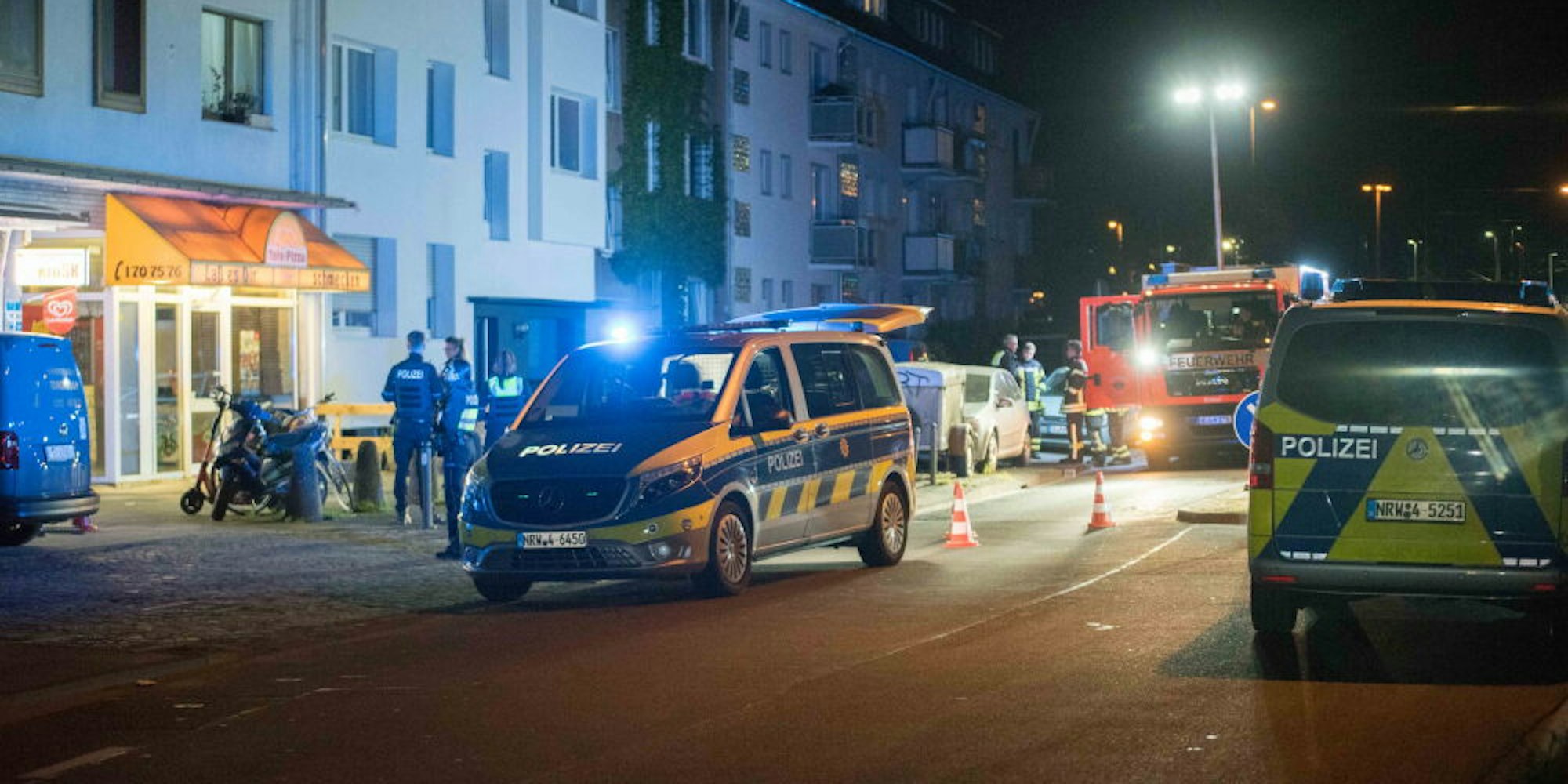 Tatort: Vor dem Pizza-Laden wurde der 21-Jährige in der Nacht zum Donnerstag niedergeschossen.