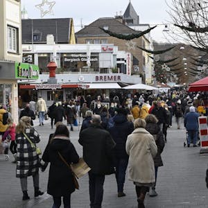 Reger Betrieb trotz 2G-Regel im Einzelhandel bis auf den täglichen Bedarf zeigte sich am Samstag in Gladbach.