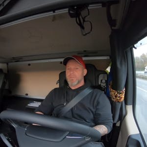 Dirk Jakowski in seiner Fahrerkabine