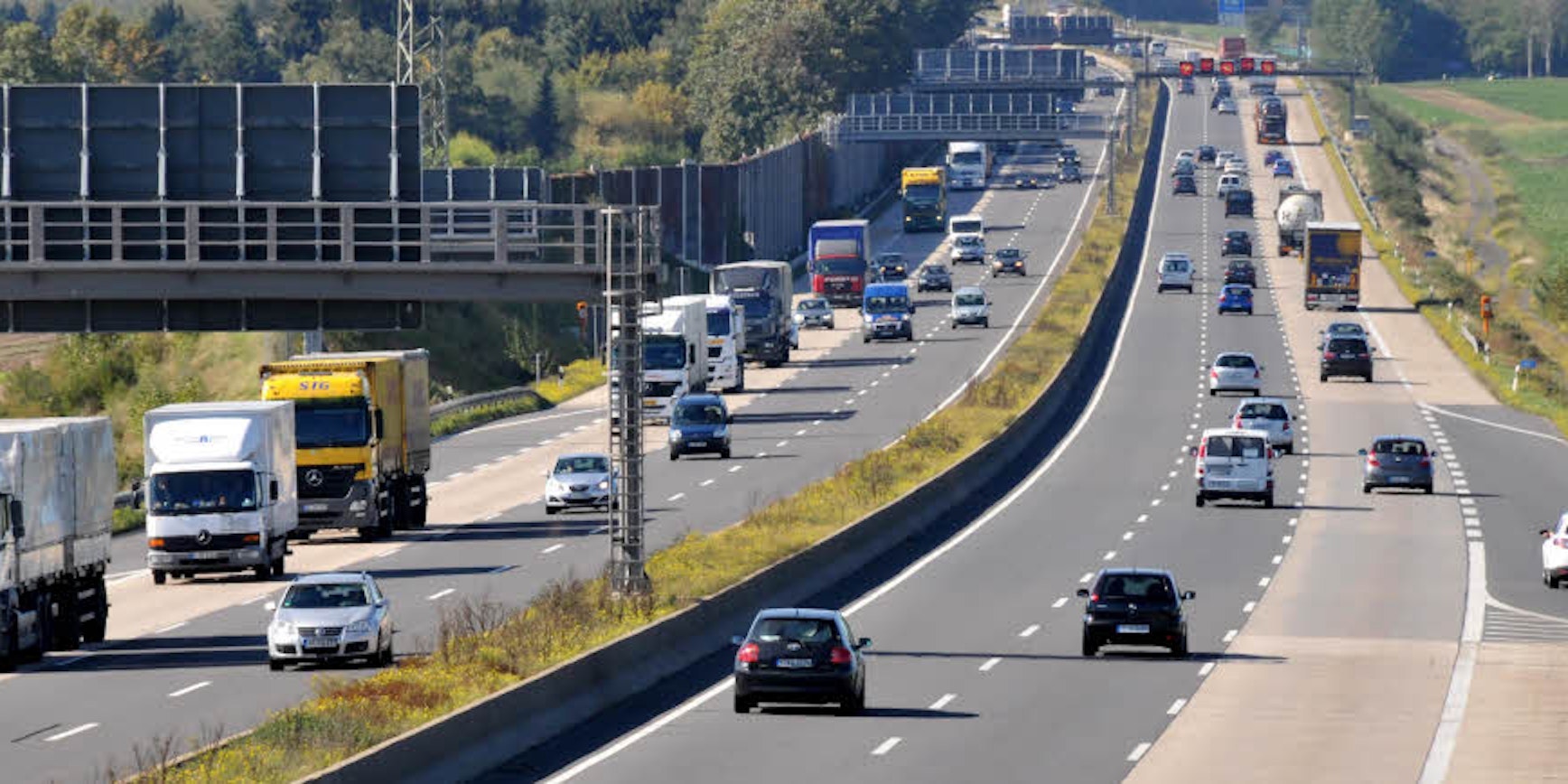 Vierspurig soll die A4 in beiden Richtungen in Höhe der Anschlussstelle Frechen-Nord werden. Die Maßnahme werde, so die Einschätzung einiger Lindenthaler Bezirksvertreter, „erheblichen Einfluss“ auf die Verkehrsströme im Kölner Westen haben.