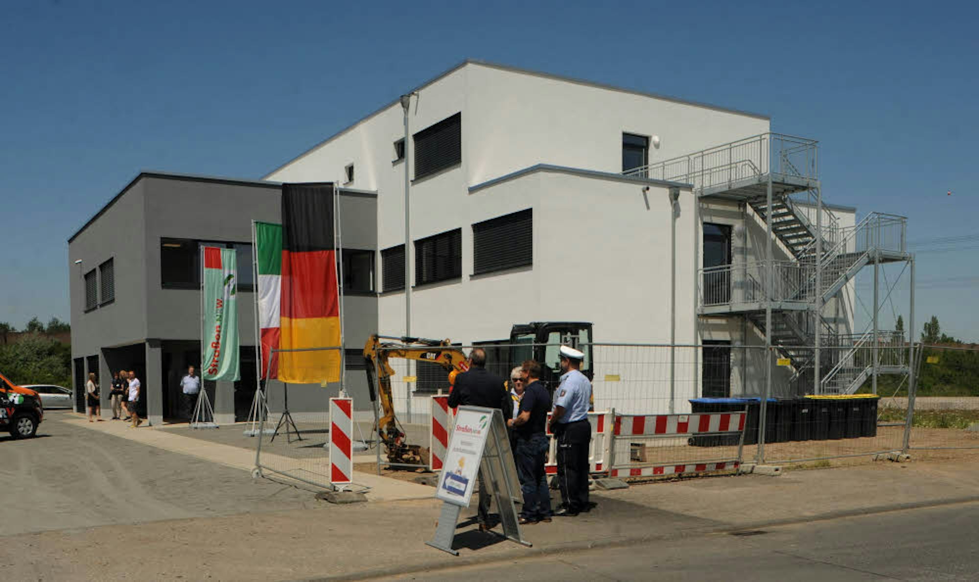 Das Infozentrum zur Leverkusener Brücke im Kölner Stadtteil Merkenich wurde am Freitag eröffnet.