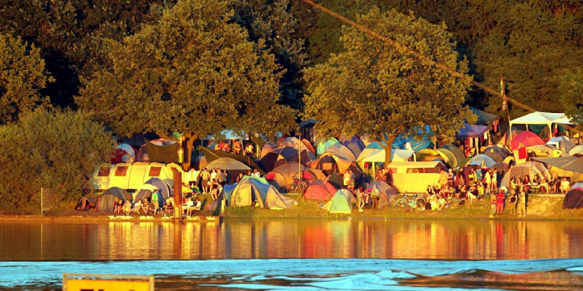 Beim Summerjam ist der beste Platz zum Campen ist ein Plätzchen am Ufer.