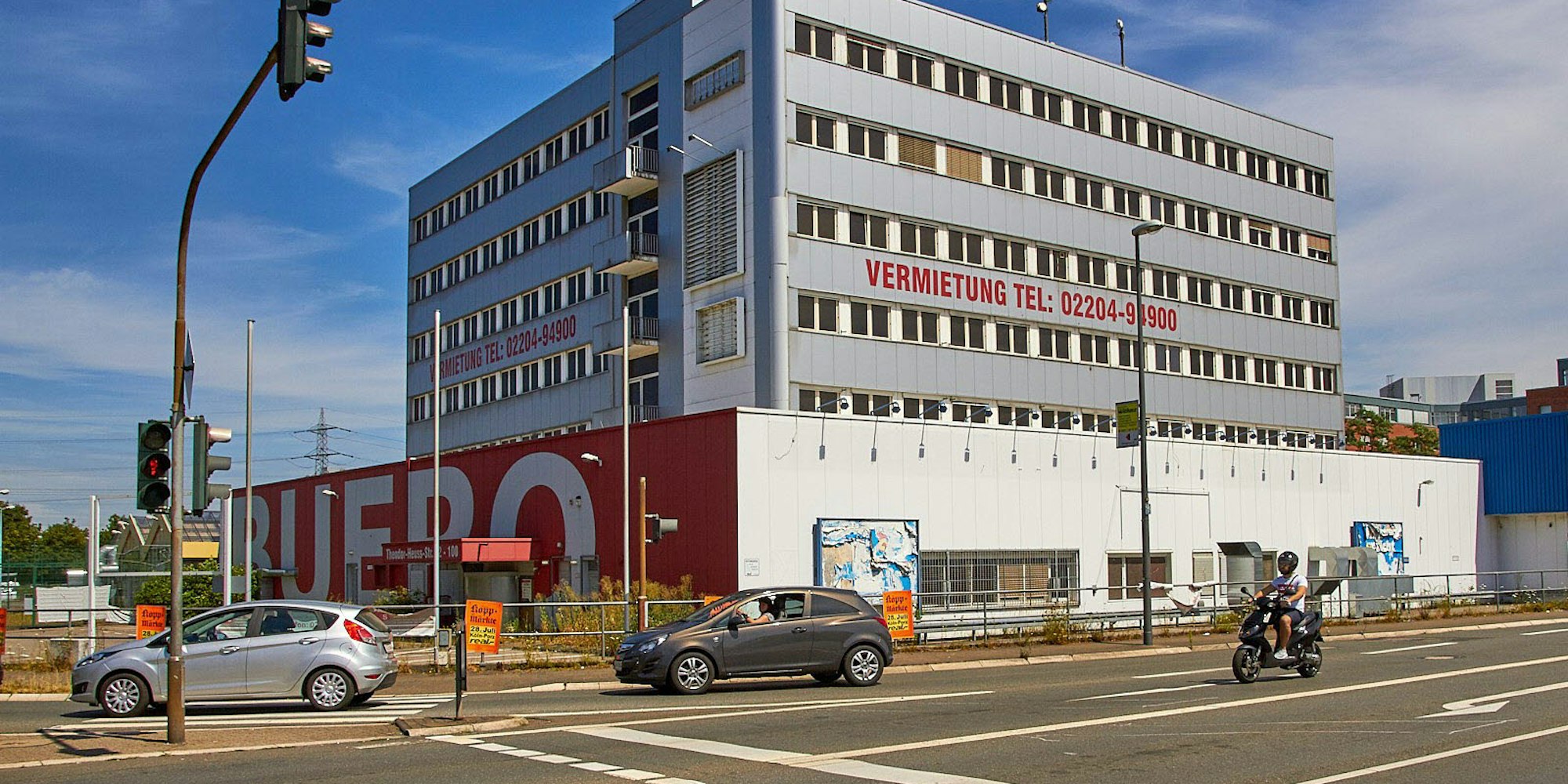 Das Gelände des ehemalige Praktiker Baumarkt an der Ecke von Theodor-Heuss-Straße und Frankfurter Straße wird als Standort für eine neue Schule geprüft.