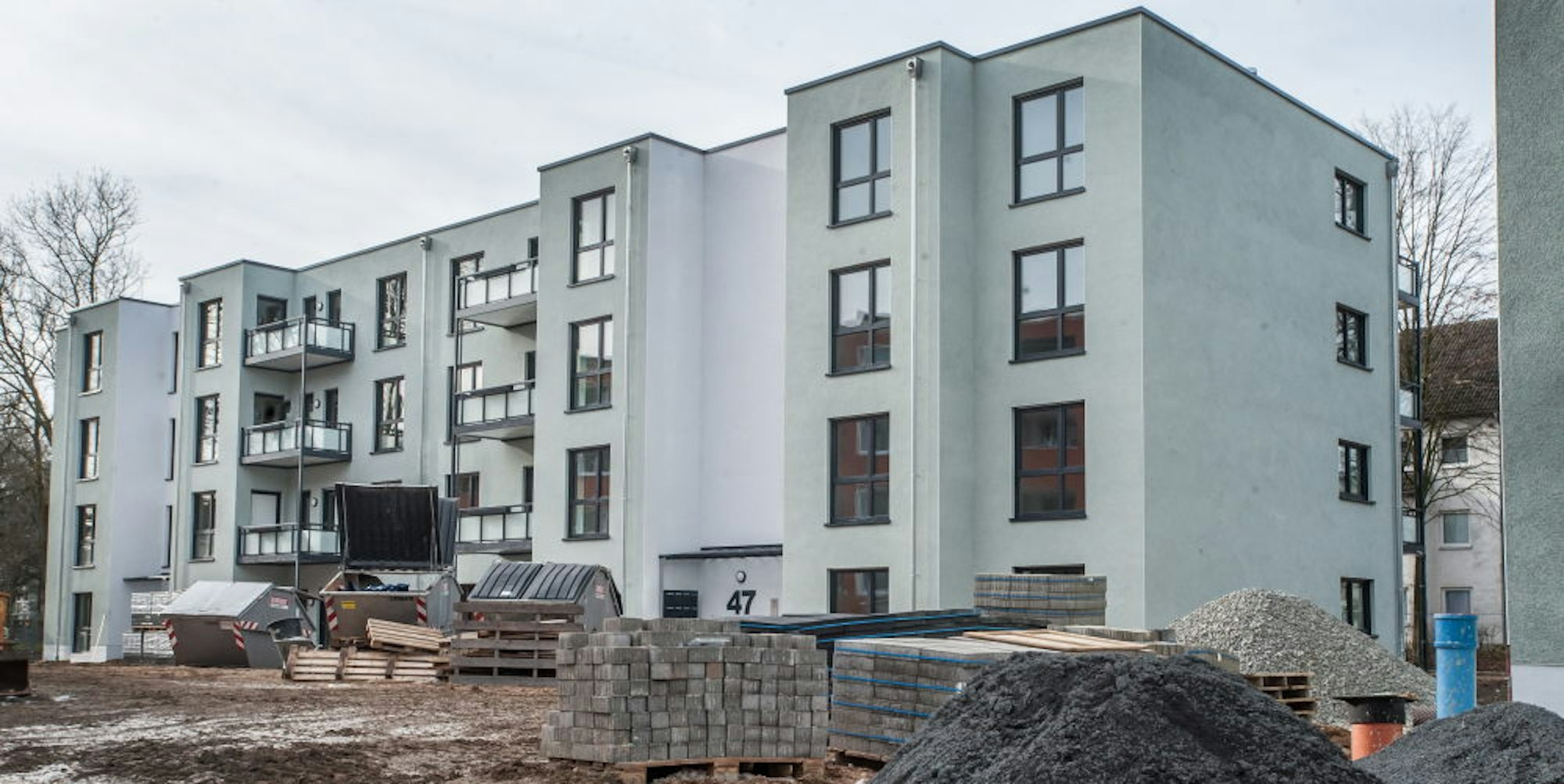 Mit Geschosswohnungsbau (hier in Rheindorf) soll die städtische WGL mehr bezahlbaren Wohnraum neu bauen.