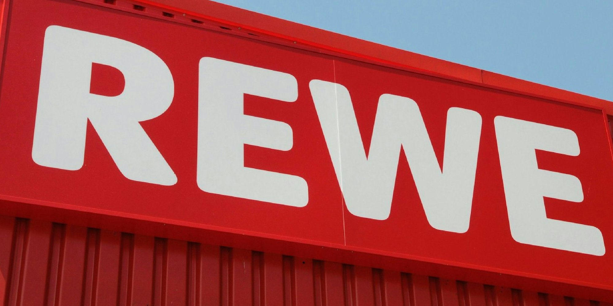 Rewe hat sich von einem Bochumer Markt-Inhaber getrennt, der eine Praktikantin unbezahlt beschäftigt hatte.