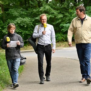 Treffpunkt Saaler Mühle: Maik Außendorf mit dem Kollegen von Radio Berg und Autor Matthias Niewels.