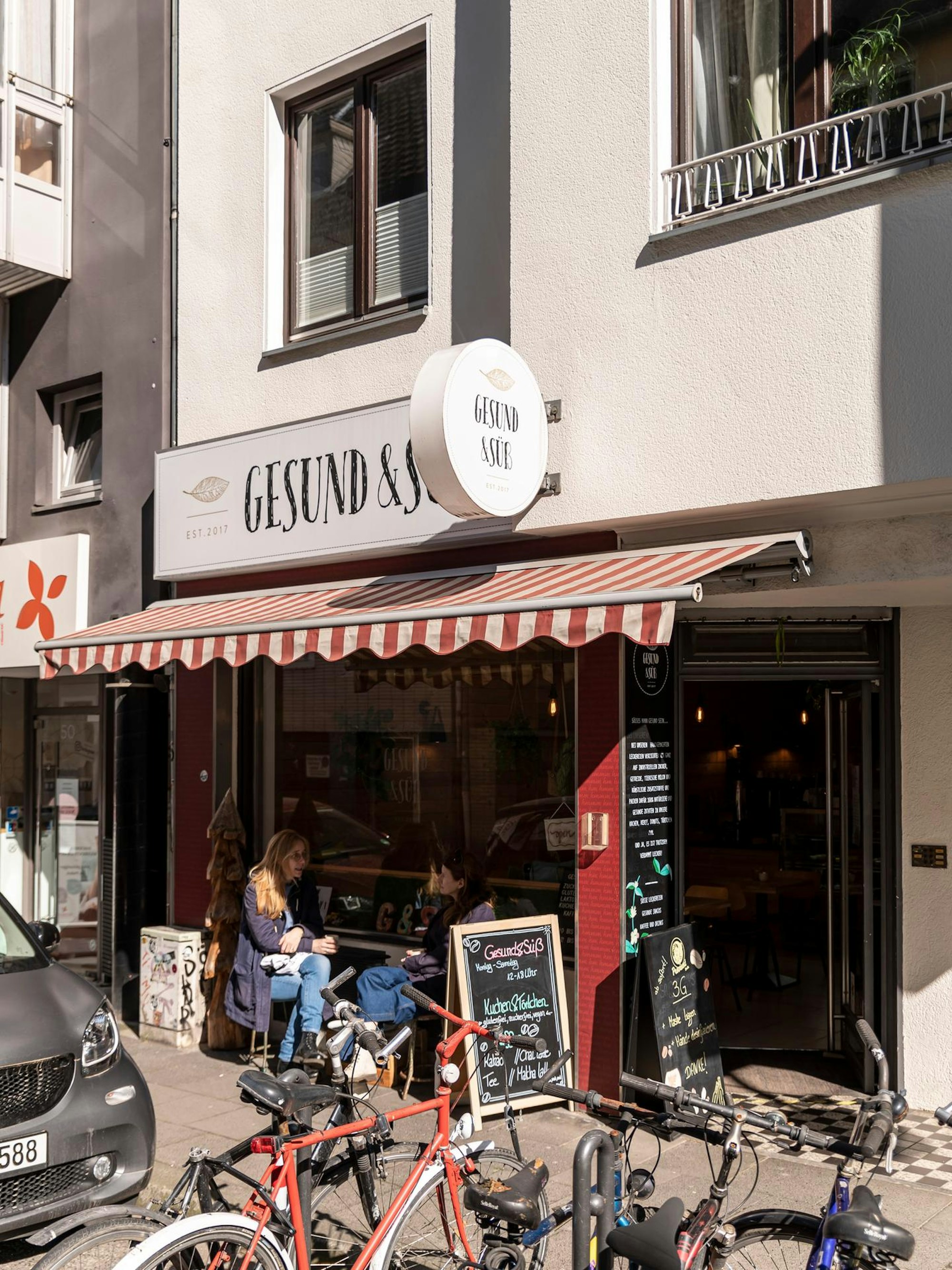 Das Café „Gesund & Süß“ in der Benesisstraße in Köln.
