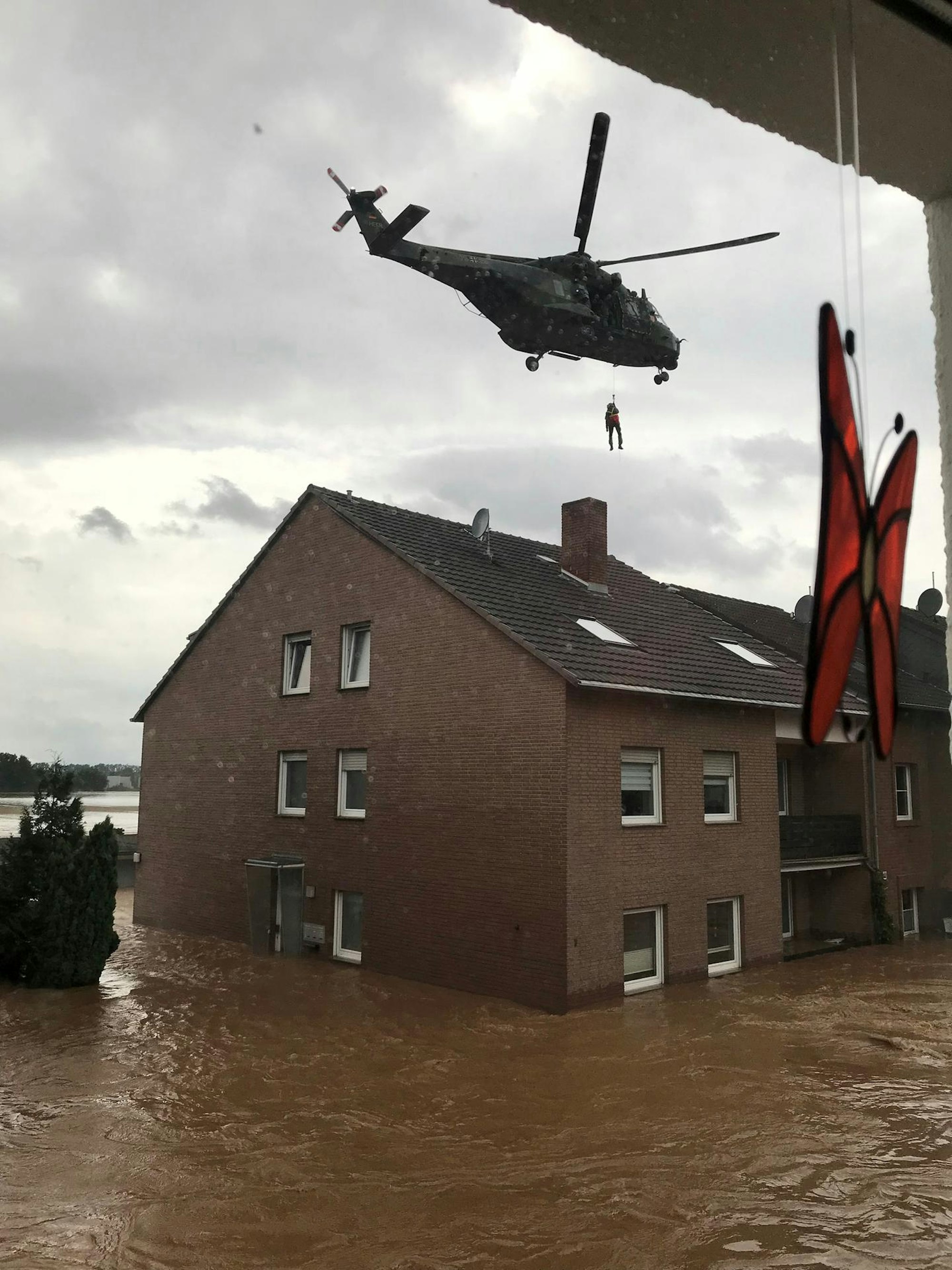 Hubschrauber Rettungsaktion Erftstadt