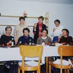 Gründung des Bücherwurms 1996, mit Erika Lob, Lucie Rademacher, Annemarie Röhrig (stehend, v.l. Heidi Berghaus, Marita Blumberg, Christa Knippenberg und Solweig Kaulert (u.,v.l.).