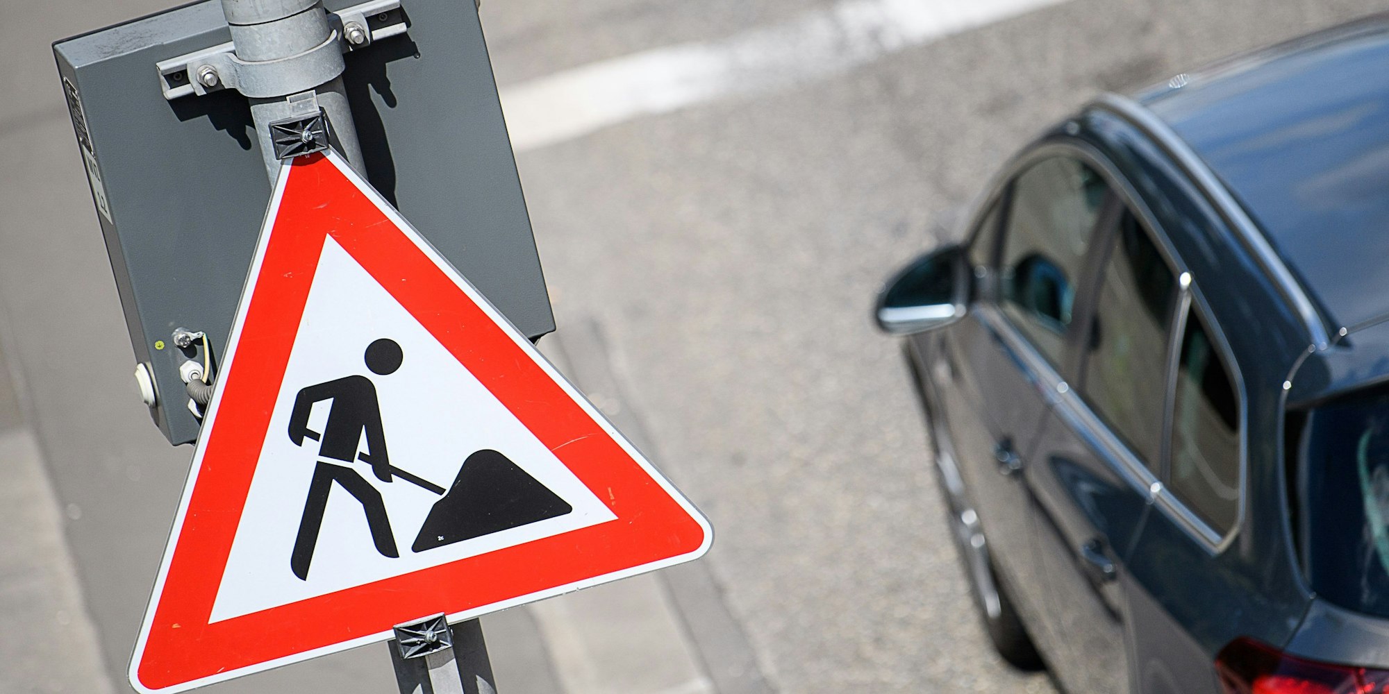 Eine Baustelle führt in Leverkusen zu Verkehrsbehinderungen (Symbolbild)