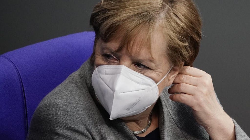 Angela Merkel mit FFP2 Maske