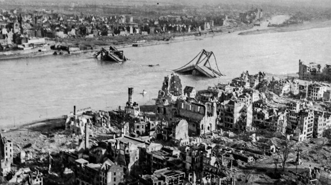 Köln in Trümmern 1945