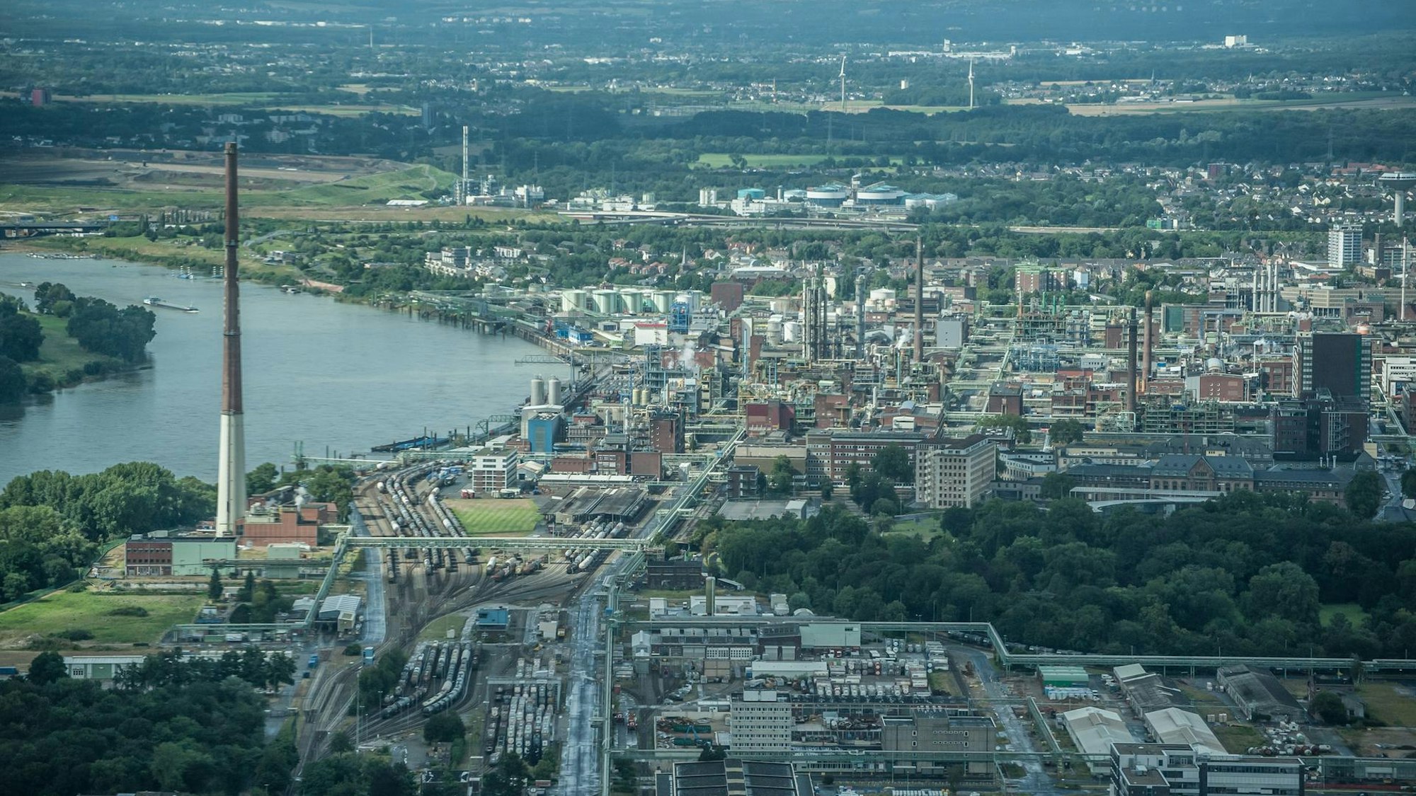 Der Chempark Leverkusen, fotografiert von Süden aus der Luft