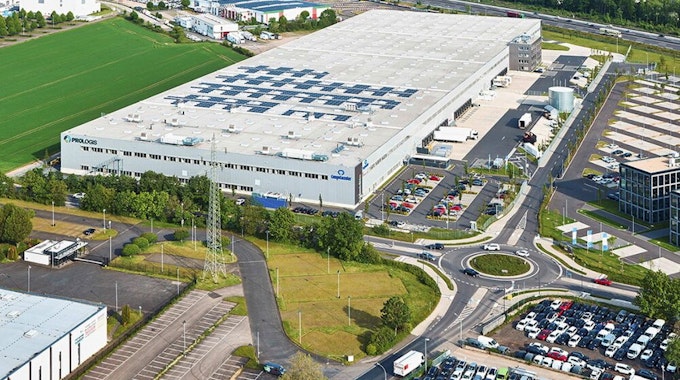 Computacenter hat 1728 Solarmodule auf dem Dach des Distributionszentrums in Kerpen aufstellen lassen.