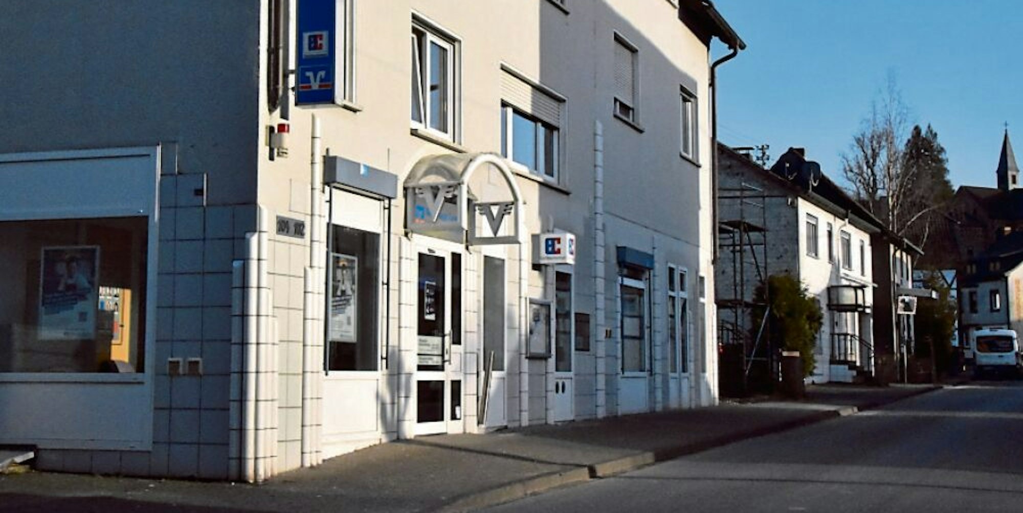 Die Filiale der Westerwaldbank wird geschlossen. Bargeld erhält man in Dattenfeld dann nur noch im Supermarkt.