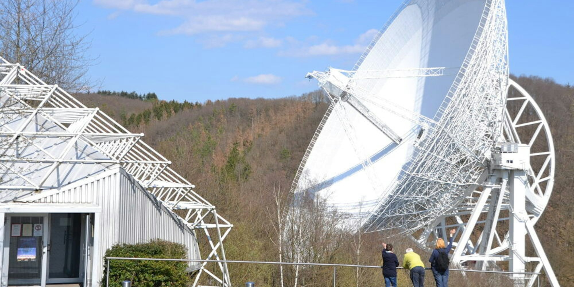Ab dem 13. Juli werden im Besucherpavillon des Radioteleskops Effelsberg wieder Vorträge angeboten.