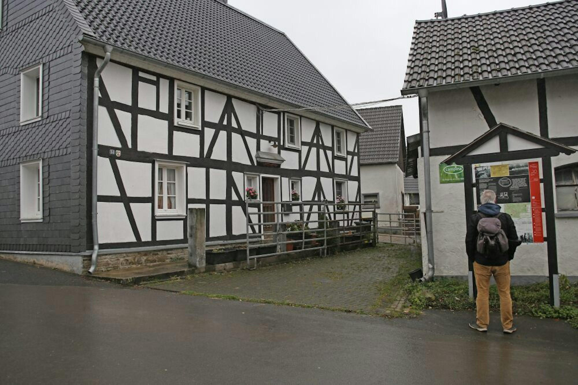 In Neßkoven steht das Fachwerkhaus, in dem Bölls schwangere Ehefrau Annemarie das Kriegsende erlebte.