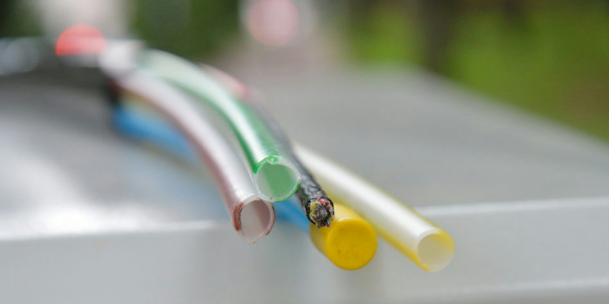 Wenn bei der Verlegung von Glasfaserkabeln Fehler gemacht werden, stehen oft viele Telefonkunden auf der Leitung.
