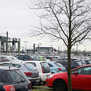 Voll ausgelastet sind die Park-and-Ride-Anlagen am Bahnhof Horrem.