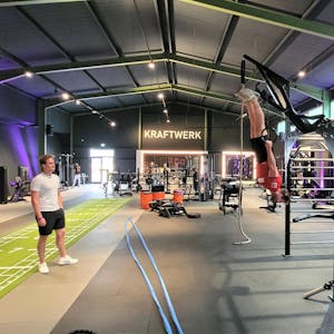 Der neue Fitnessbereich „Kraftwerk“ ist in der ehemaligen Badmintonhalle des Aktivparks entstanden.