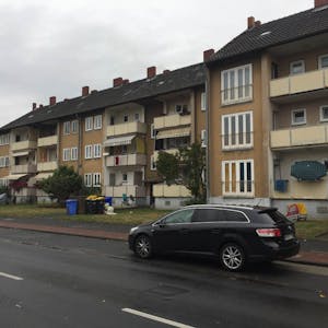 Die Häuser an der Ahrstraße haben den Besitzer gewechselt. Ob sie erhalten werden können, will die Dornieden-Gruppe durch einen Sachsverständigen klären lassen.