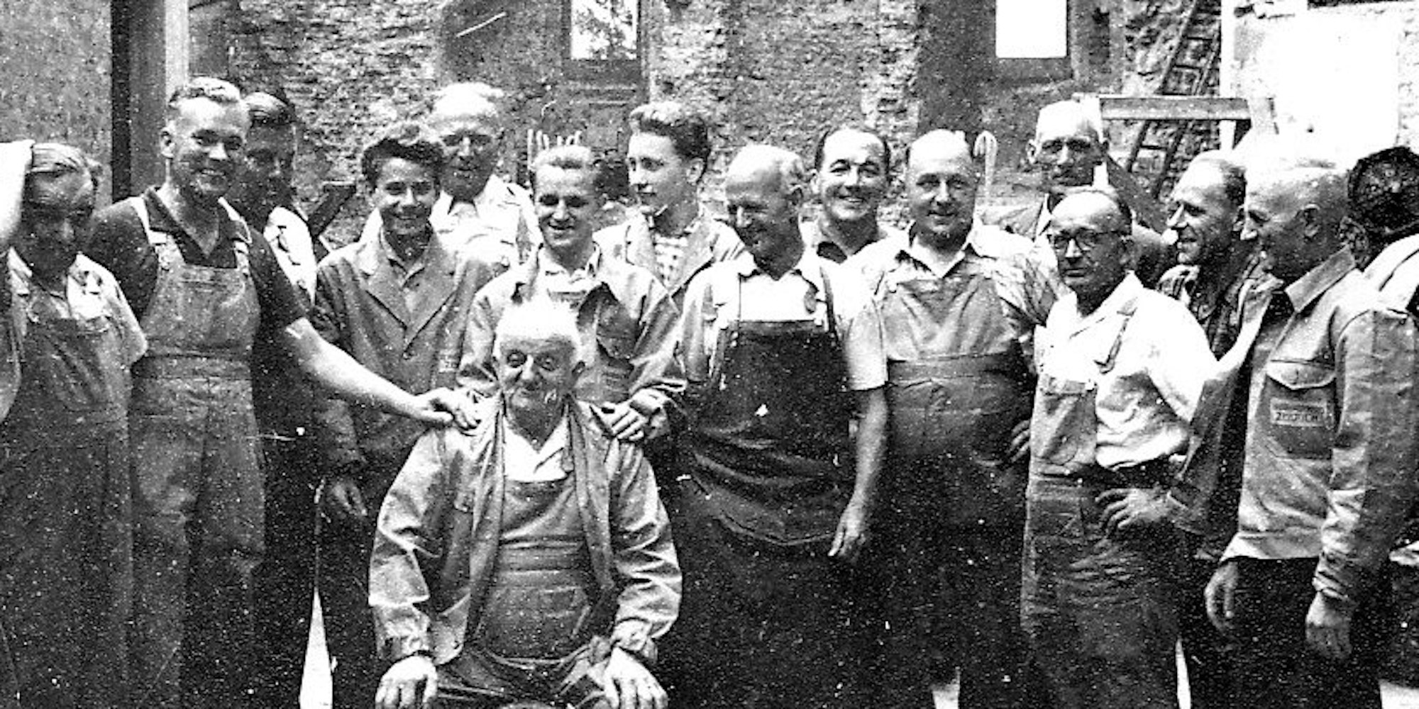Die Mitarbeiter der Sieger-Brennerei schätzten die familiäre Atmosphäre innerhalb des Betriebes. Hier die Belegschaft von 1959.