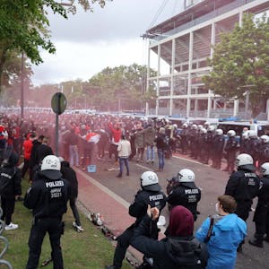 Randale am Stadion in Müngersdorf wollen die Verantwortlichen von Stadt, FC und Polizei in der kommenden Saison nicht mehr sehen.