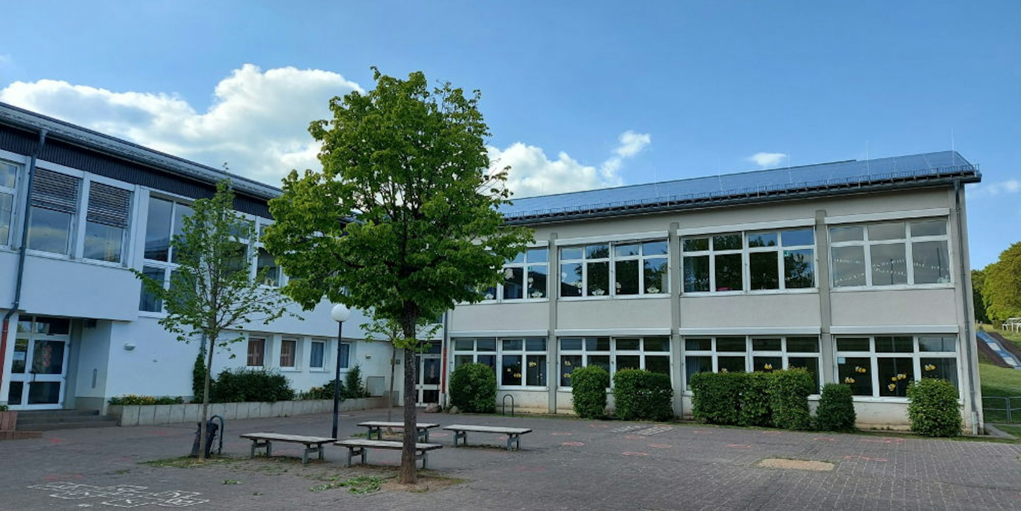 An der Ostseite der Ahr-Grundschule in Blankenheim soll die neue Turnhalle gebaut werden.