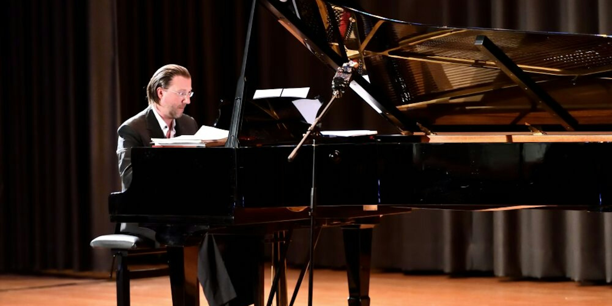 Der Kölner Pianist Christoph Schnackertz, ein Spezialist für Neue Musik. l