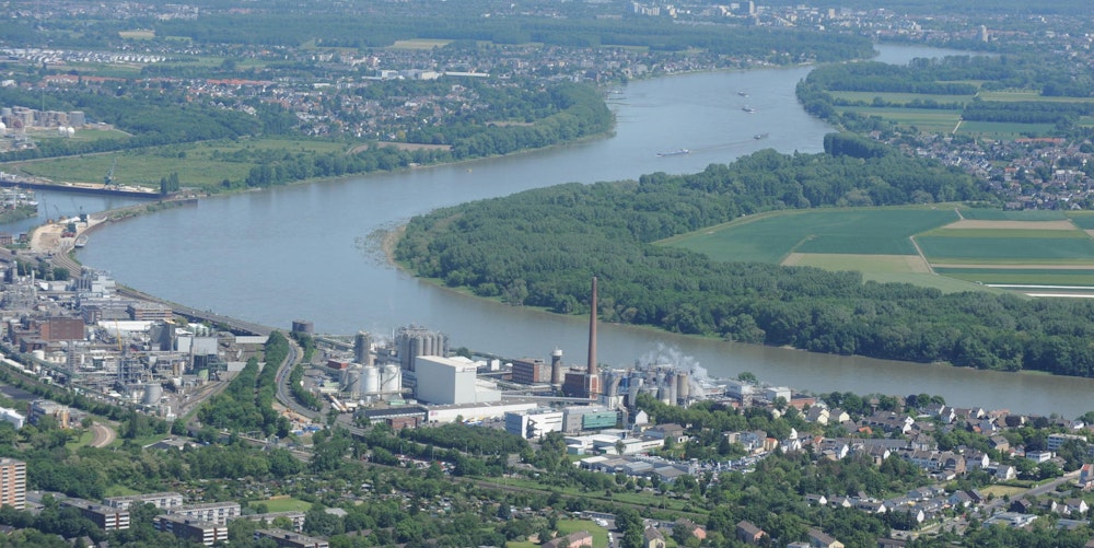 Der Rhein bei Wesseling. Hier könnte die sogenannte Rheinspange 553 die Autobahnen A 59 und A 555 verbinden.