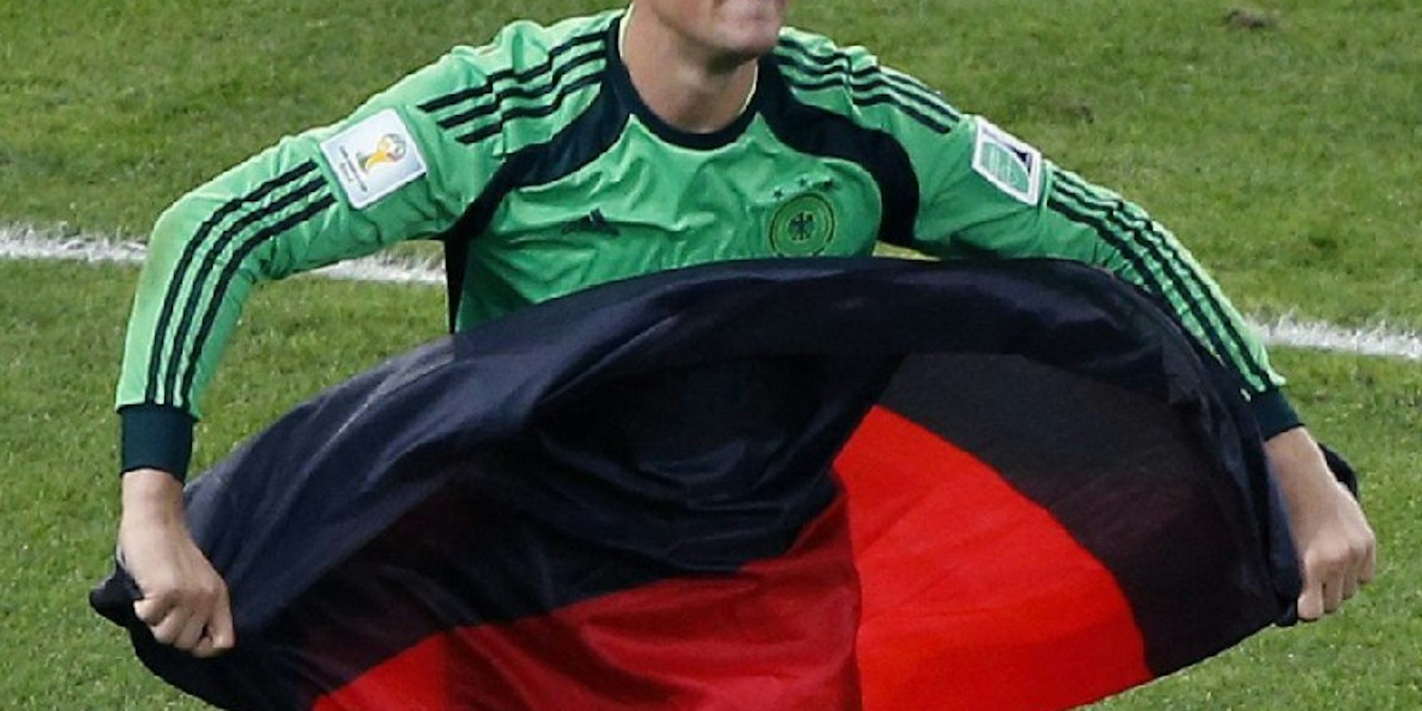Manuel Neuer beim Flaggen-Lauf.