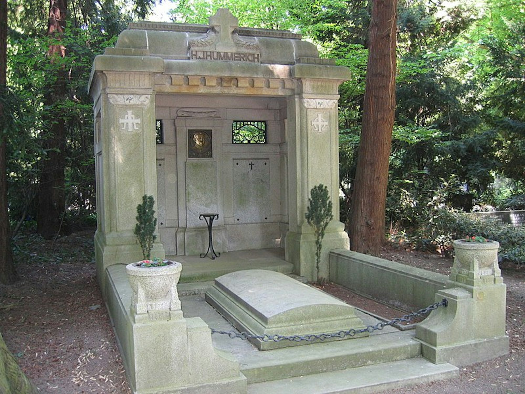Die geheimnisvolle Grabstätte auf dem Südfriedhof (1)