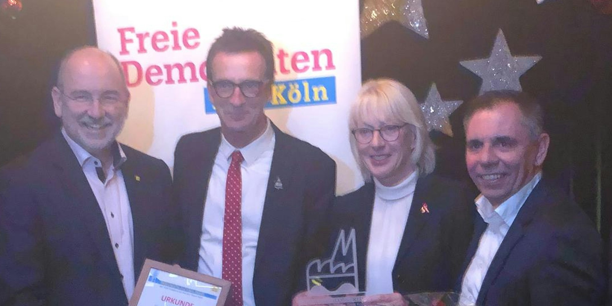 Der Friedrich-Jacobs-Preis der FDP-Fraktion für die Kölner Aidshilfe.