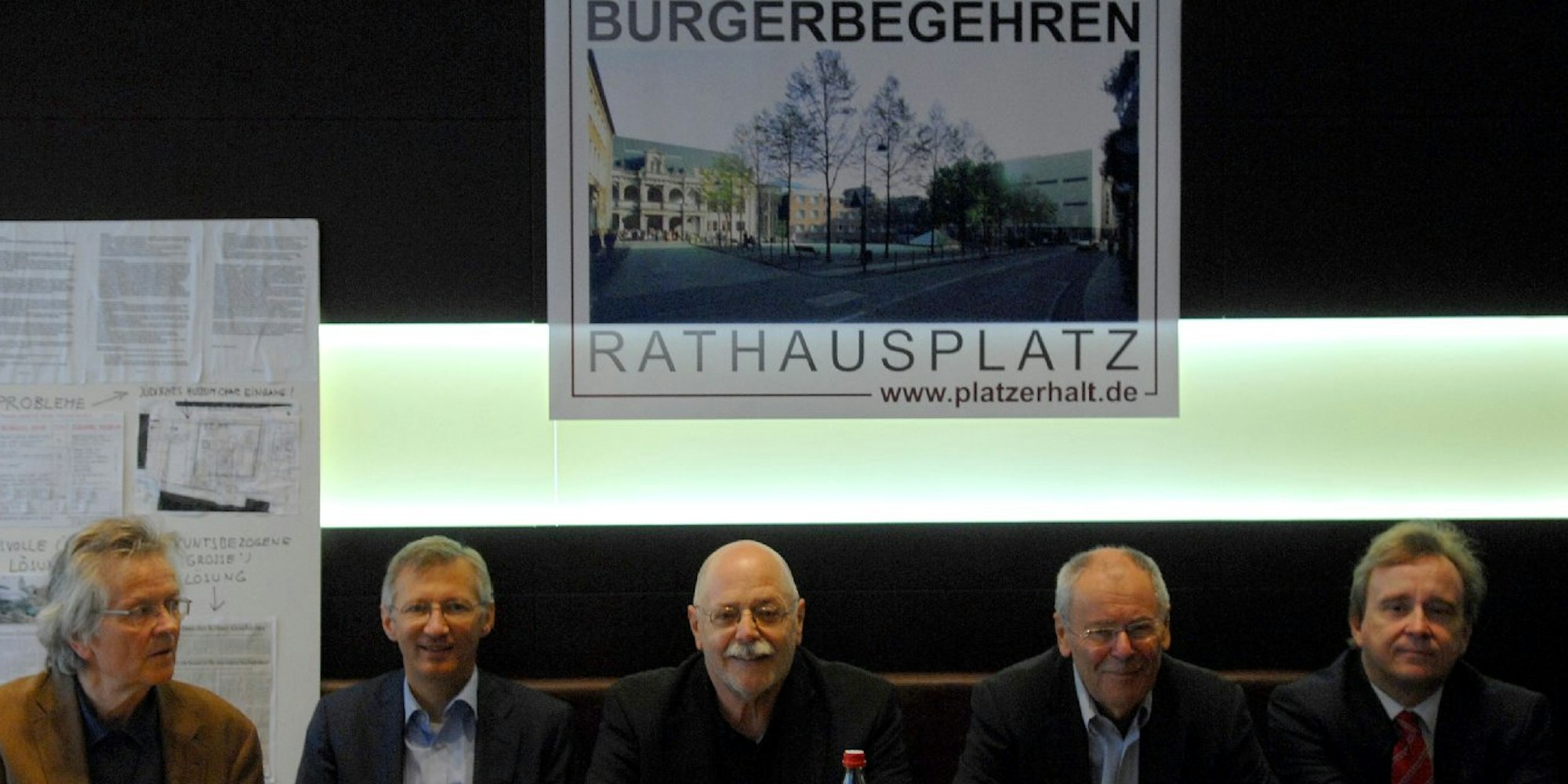 Unterstützer des Bürgerbegehrens: Architekt Peter Busmann (von links), Martin Klein, Andreas Henseler (beide Freie Wähler), Hotelier Werner Peters und CDU-Chef Bernd Petelkau.