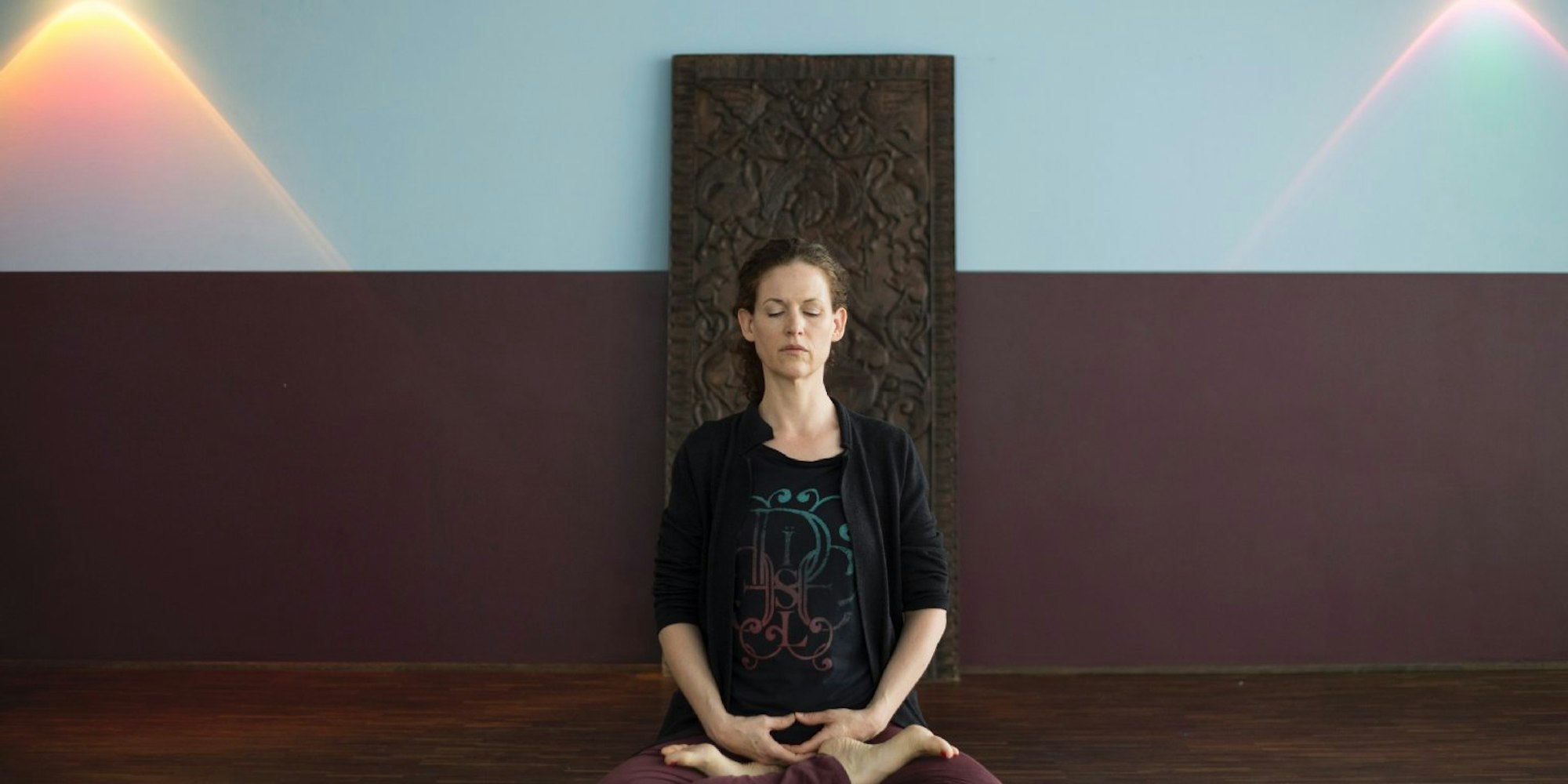 Simone Picha im Lotossitz: Jede Woche findet in ihrem Yogastudio Zen-Meditation statt.