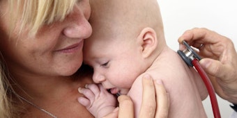 Eine Hebamme ist nicht nur für Schwangere und Wöchnerinnen da, sondern auch fürs Baby.