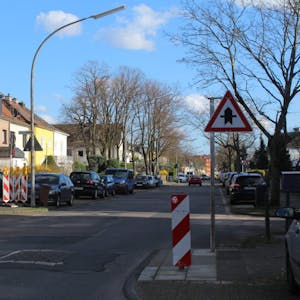 Beim Umbau sollen die Einengungen und Hubbel der Neuen Kempener Straße verschwinden – die Bürger fürchten vermehrtes Rasen.