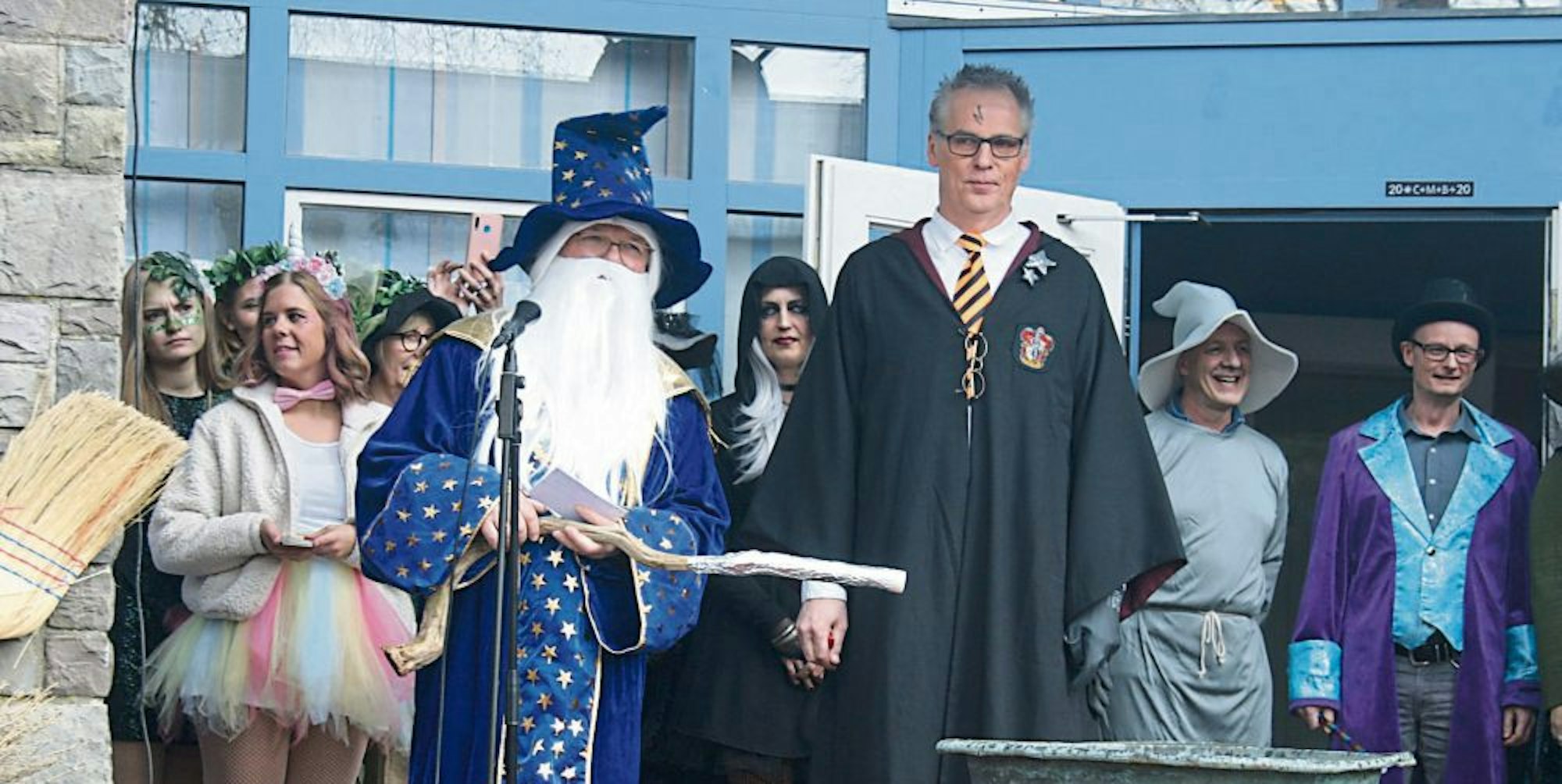 Magier Isidor (l.) und Harry Potter, auch als Willi Heider und Willi Hembach bekannt.