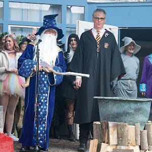 Magier Isidor (l.) und Harry Potter, auch als Willi Heider und Willi Hembach bekannt.